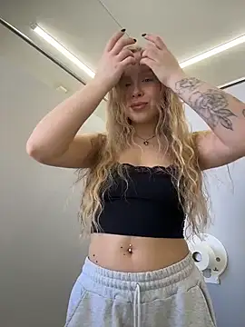 mur girl online show from April 11, 2026, 12:31 pm