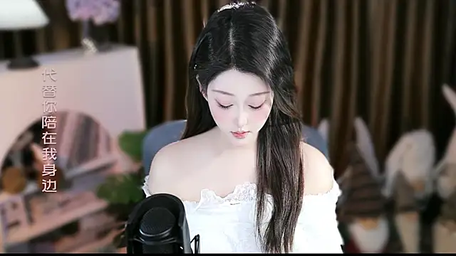 Arwyn-rr online show from December 18, 2025, 11:27 am