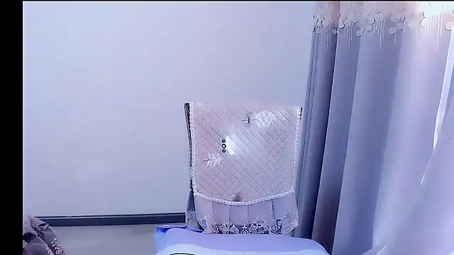 Little-sweet online show from November 11, 2025, 1:27 am