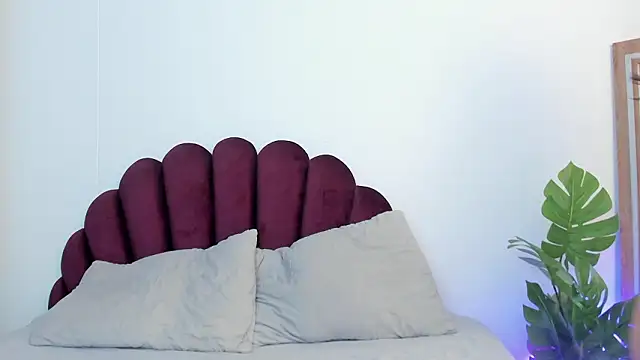 SweetGirl       online show from March 18, 2026, 10:29 am