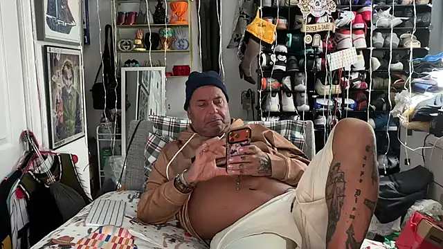 joeytatts66 online show from December 20, 2025, 3:35 am