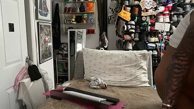 joeytatts66 online show from February 15, 2026, 3:03 am