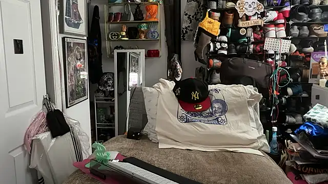 joeytatts66 online show from February 18, 2026, 2:51 am