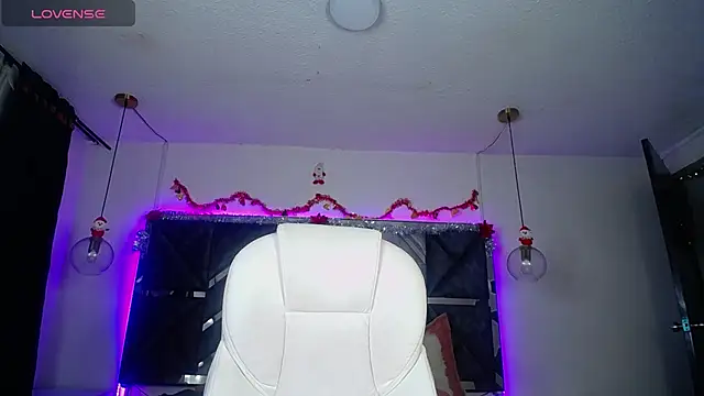 MIA YOURHOTTIE online show from December 16, 2024, 4:34 am