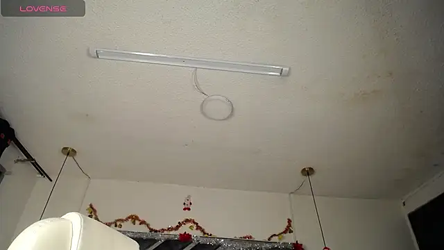 MIA YOURHOTTIE online show from December 25, 2024, 2:46 am