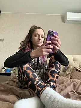 Kathleen Meow online show from May 7, 2026, 9:36 am