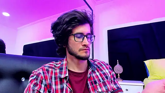 Loggan donnelly online show from December 30, 2024, 11:49 pm