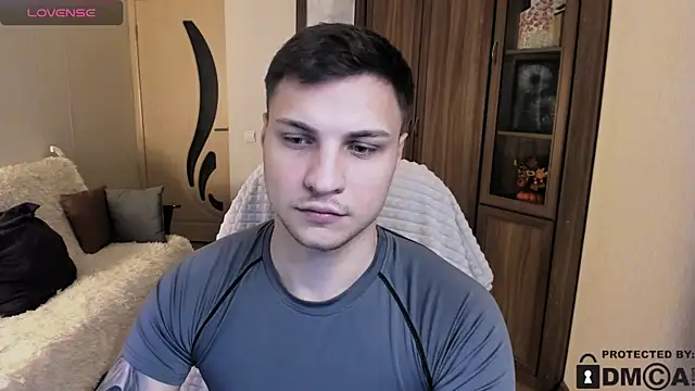 handsome guy01 online show from October 28, 2025, 3:47 pm