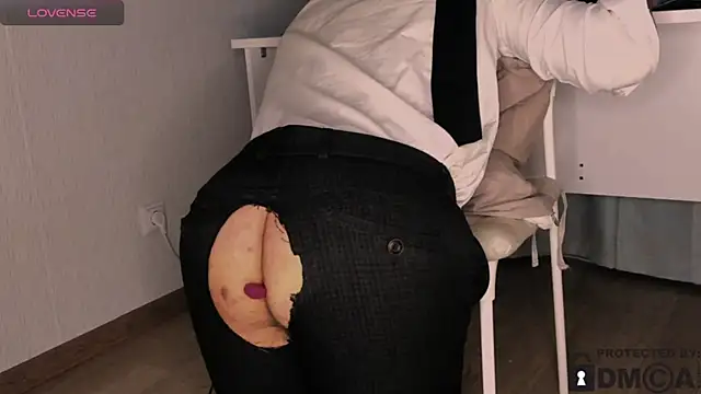 handsome guy01 online show from December 13, 2025, 10:37 pm