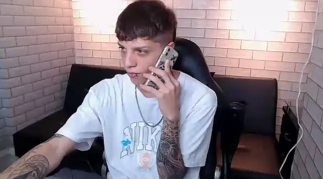 Snapshot of Adam_hard_ chatting on January 9, 2025, 8:22 pm Adam hard online show from January 9, 2025, 8:22 pm