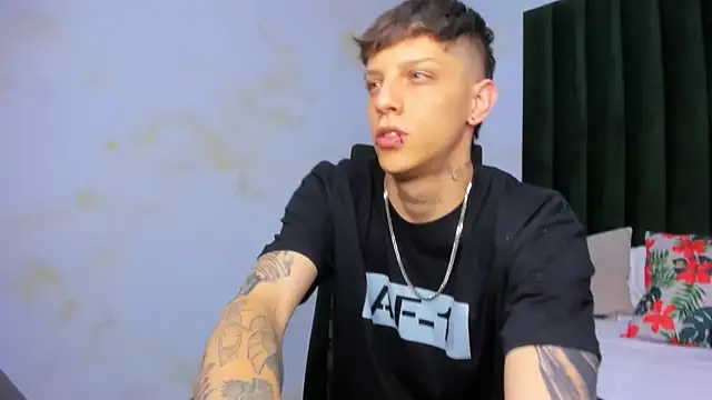 Snapshot of Adam_hard_ chatting on January 16, 2025, 7:52 pm Adam hard online show from January 16, 2025, 7:52 pm