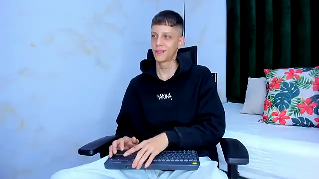 Snapshot of Adam_hard_ chatting on January 22, 2025, 7:45 pm Adam hard online show from January 22, 2025, 7:45 pm