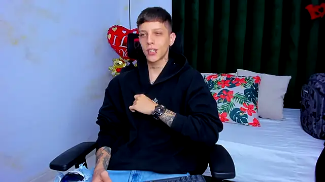 Snapshot of Adam_hard_ chatting on February 12, 2025, 8:07 pm Adam hard online show from February 12, 2025, 8:07 pm