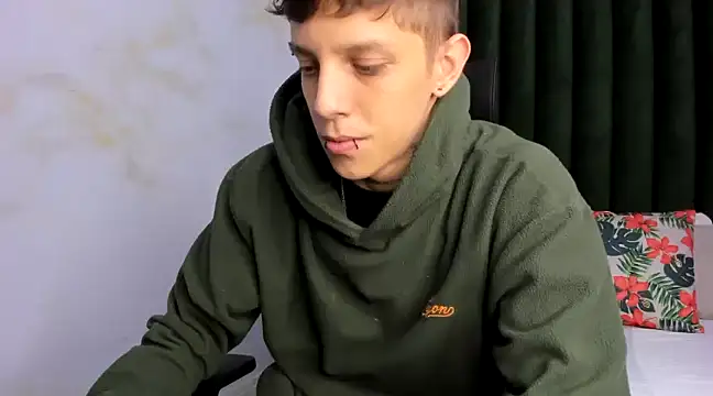 Snapshot of Adam_hard_ chatting on March 4, 2025, 8:27 pm Adam hard online show from March 4, 2025, 8:27 pm