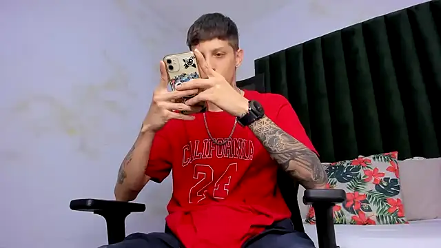 Snapshot of Adam_hard_ chatting on March 5, 2025, 8:42 pm Adam hard online show from March 5, 2025, 8:42 pm