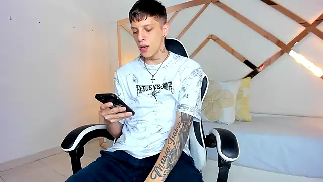 Adam hard  online show from September 16, 2025, 7:15 pm