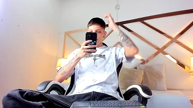 Snapshot of Adam_hard_ chatting on September 26, 2025, 8:35 pm Adam hard online show from September 26, 2025, 8:35 pm