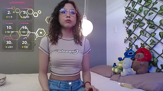 Nikoll kitten online show from October 18, 2025, 8:09 pm