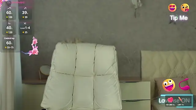 Snapshot of LianaCruz__ chatting on February 14, 2025, 5:19 am LianaCruz online show from February 14, 2025, 5:19 am