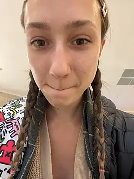 Lia  Love online show from March 12, 2025, 1:08 pm