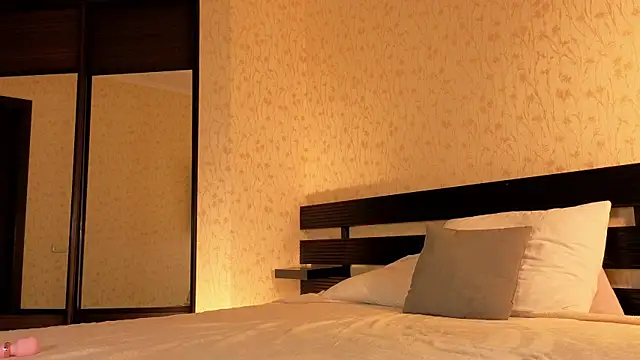 Snapshot of Sweet_Paradox chatting on December 2, 2025, 1:22 am Sweet Paradox online show from December 2, 2025, 1:22 am