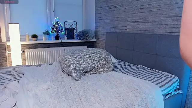 MerylHedley online show from January 12, 2025, 1:27 pm