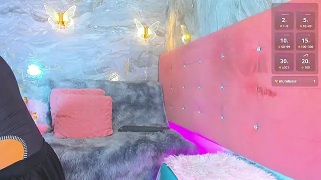 taylorbunny x online show from November 11, 2025, 2:33 am