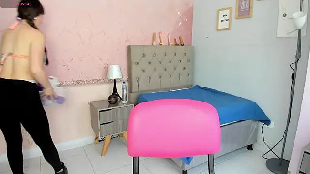 lauren rios7 online show from November 5, 2025, 2:06 pm