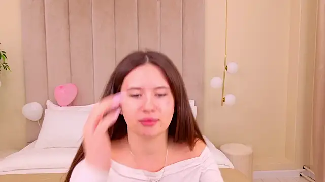 milaleoneli online show from February 11, 2025, 12:37 pm