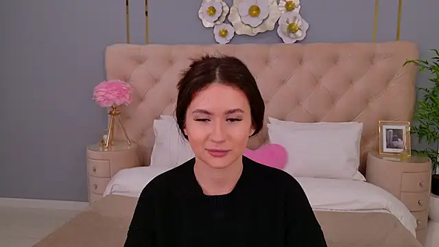 milaleoneli online show from March 1, 2025, 12:34 pm