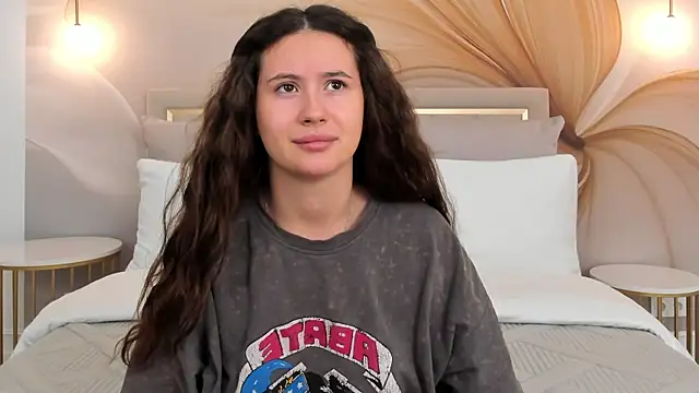 milaleoneli online show from September 11, 2025, 3:01 pm