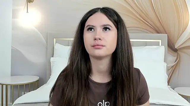 milaleoneli online show from September 16, 2025, 3:02 pm