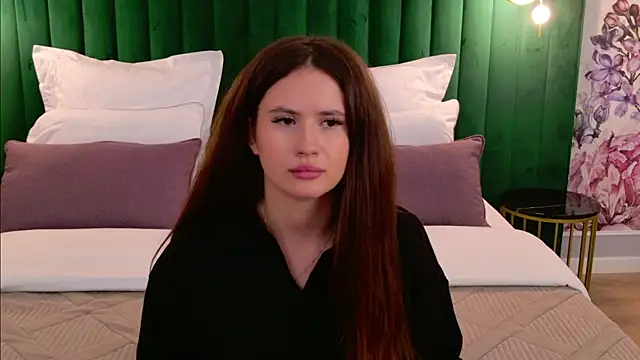 milaleoneli online show from September 22, 2025, 3:03 pm