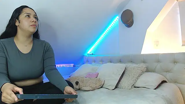 Snapshot of Scarlett_Jazmin chatting on October 18, 2025, 11:00 am Scarlett Jazmin online show from October 18, 2025, 11:00 am