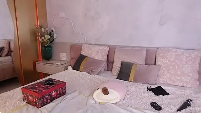 JullyBlair online show from March 6, 2025, 8:41 am