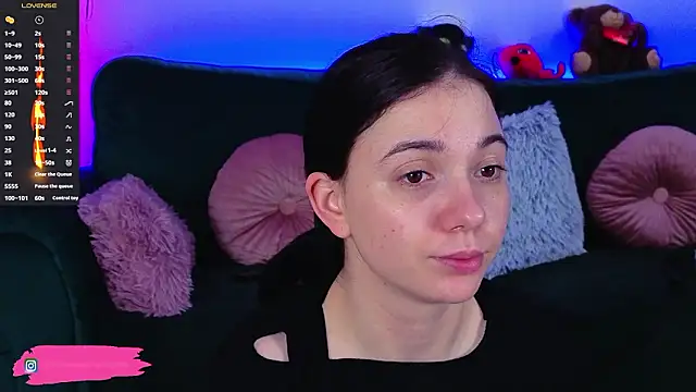 AveryWillow online show from March 28, 2026, 11:48 pm