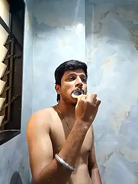 skinnyyyyyyyyy online show from March 7, 2026, 4:42 am