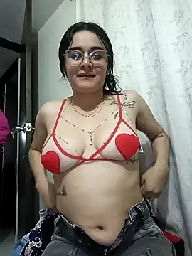 Snapshot of Hanna_Kinsley chatting on December 6, 2024, 2:46 am Hanna Kinsley online show from December 6, 2024, 2:46 am