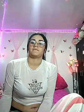 Snapshot of Hanna_Kinsley chatting on December 13, 2024, 4:33 am Hanna Kinsley online show from December 13, 2024, 4:33 am