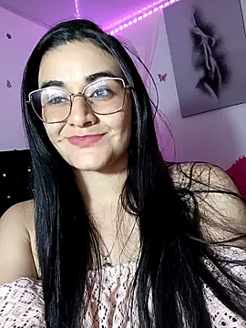 Snapshot of Hanna_Kinsley chatting on December 21, 2024, 7:24 am Hanna Kinsley online show from December 21, 2024, 7:24 am