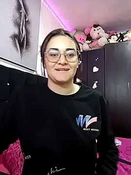 Snapshot of Hanna_Kinsley chatting on February 18, 2025, 3:53 am Hanna Kinsley online show from February 18, 2025, 3:53 am