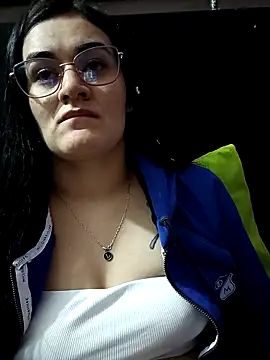 Snapshot of Hanna_Kinsley chatting on September 20, 2025, 4:35 am Hanna Kinsley online show from September 20, 2025, 4:35 am