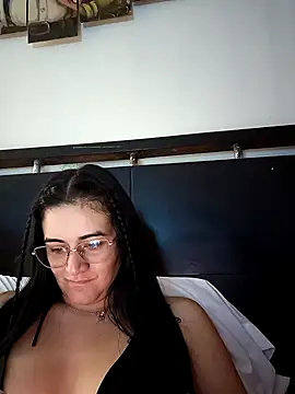 Snapshot of Hanna_Kinsley chatting on November 12, 2025, 8:30 pm Hanna Kinsley online show from November 12, 2025, 8:30 pm