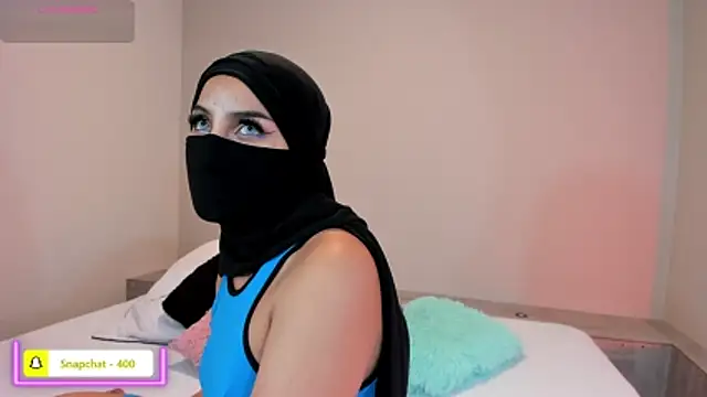 naomiii   online show from April 14, 2026, 12:22 pm