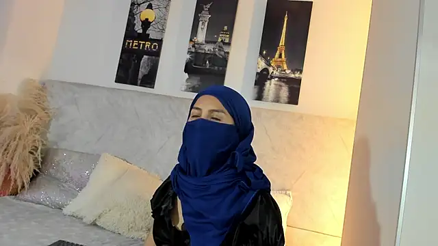 naomiii   online show from May 4, 2026, 11:28 am