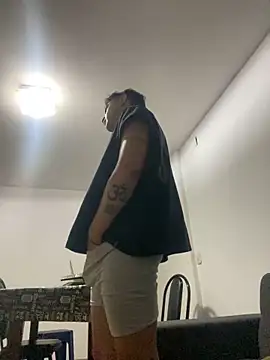 LCarreraa online show from March 1, 2025, 4:37 am