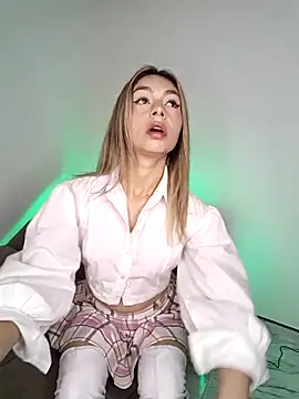 Karolgood3 online show from November 8, 2025, 8:29 pm