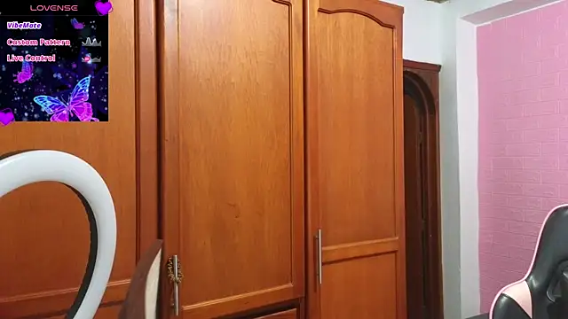 Snapshot of abigail_monore_ chatting on January 7, 2025, 12:13 am abigail monore online show from January 7, 2025, 12:13 am