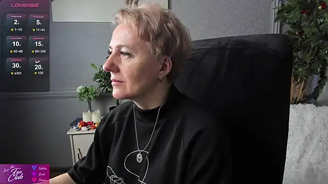 Snapshot of Nika_Smit chatting on December 13, 2024, 10:19 am Nika Smit online show from December 13, 2024, 10:19 am