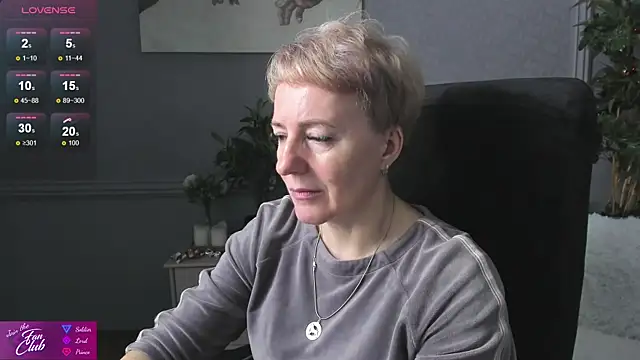 Snapshot of Nika_Smit chatting on December 14, 2024, 5:18 am Nika Smit online show from December 14, 2024, 5:18 am